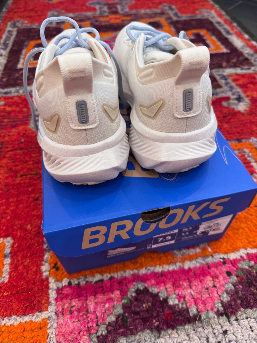 Brooks Women’s Glycerin 23 coconut / sand /skyway color - Picture 3 of 4